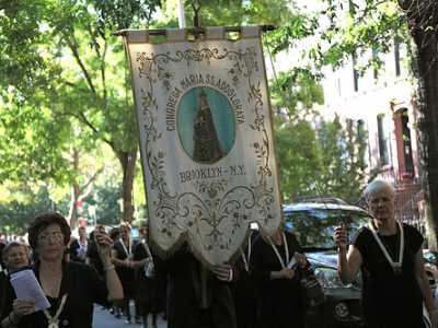 La processione parte dalla Sacred Heart St. Stephens Catholic Church, la chiesa cattolica italiana pi� antica di Brooklyn